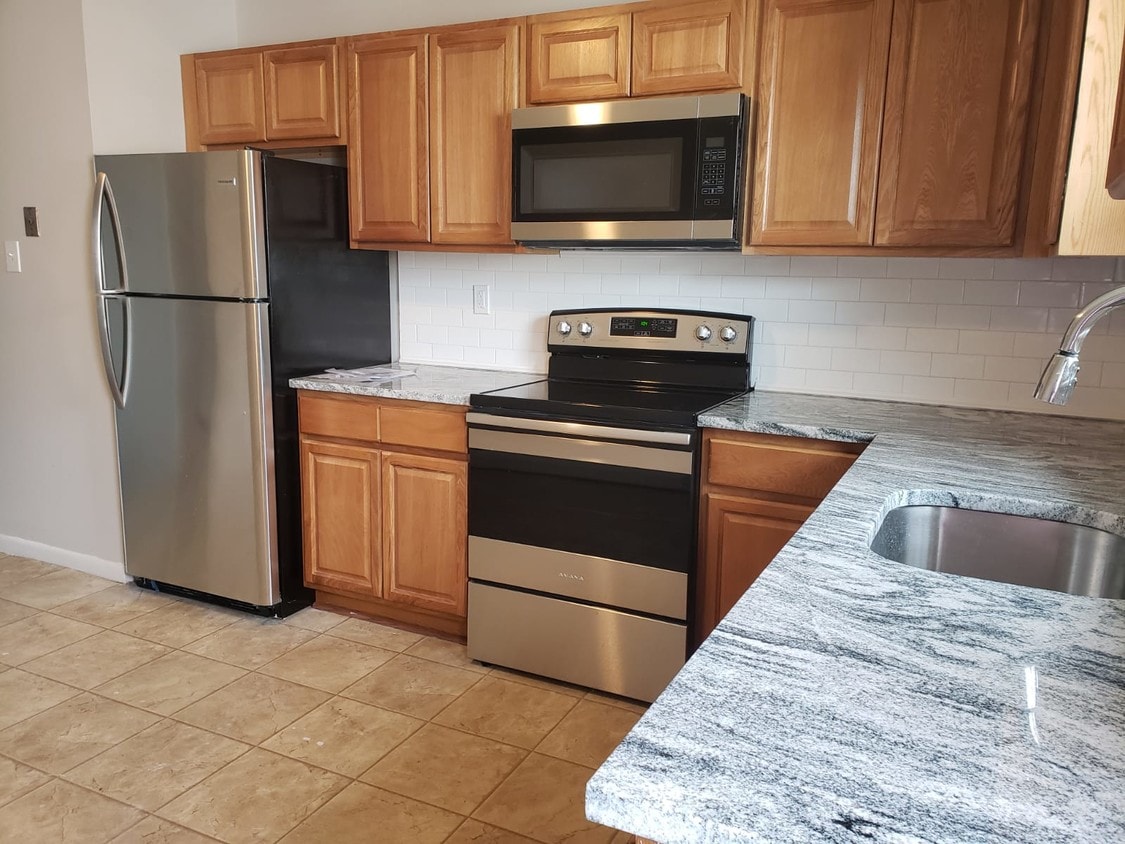 21 Warren St, Jamesburg, NJ 08831 Apartments in Jamesburg, NJ