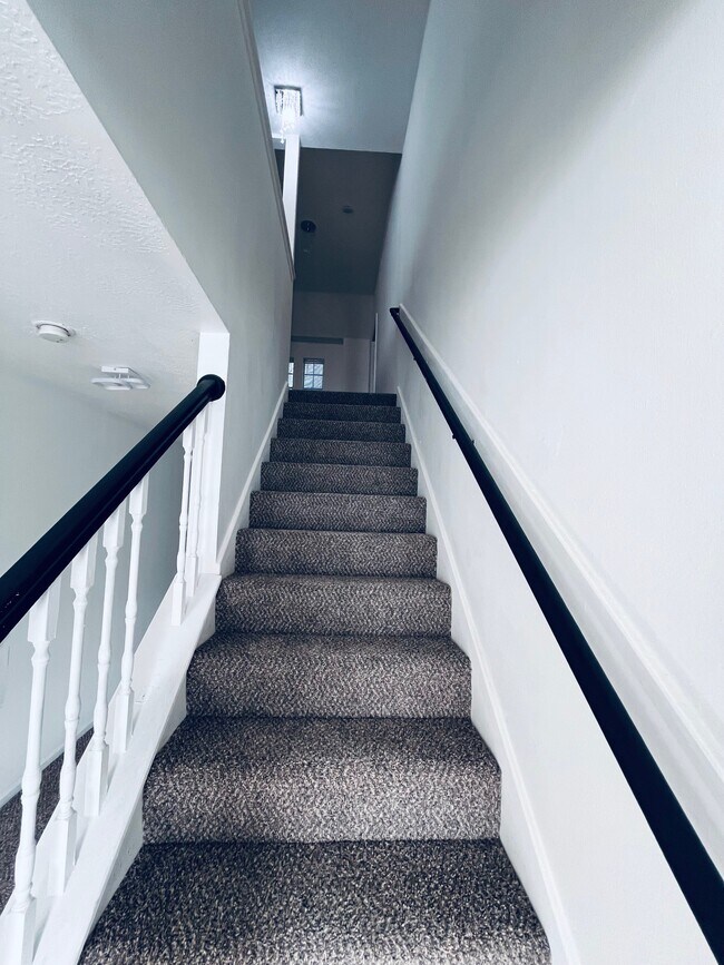 Foto del edificio - 2206 Laurel Oak Dr