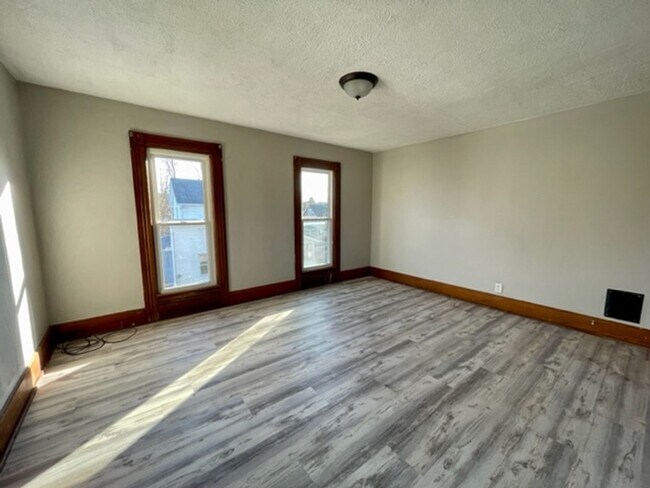 Building Photo - SPACIOUS 2 Story, 2 Bedroom Available