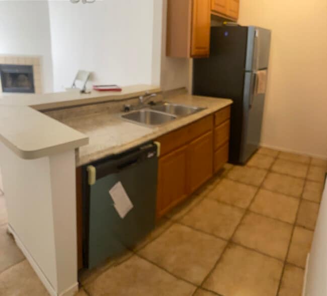 Kitchen - 5713 LOCHMOOR