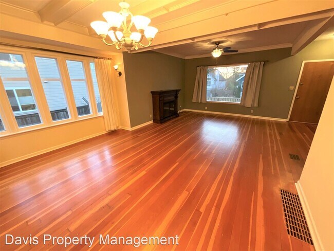Foto del edificio - 4 br, 2 bath House - 7040 25th Ave NW