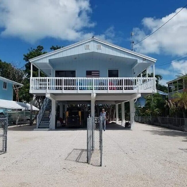 Building Photo - 425 Mahogany Ave