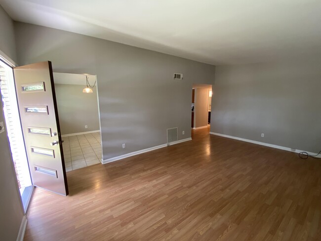 Building Photo - 604 Dyches Dr