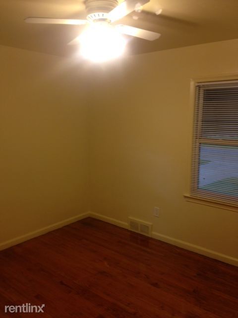 Building Photo - 3 br, 1.5 bath House - 19279 Tyrone St