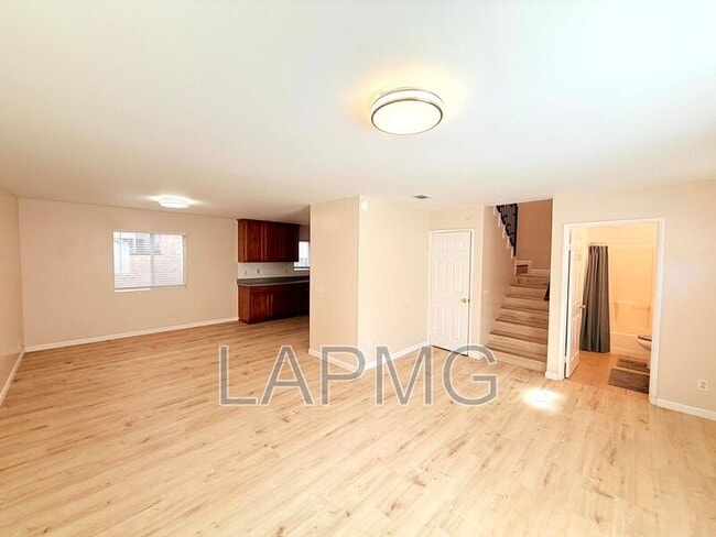 Building Photo - 762 W 21st St