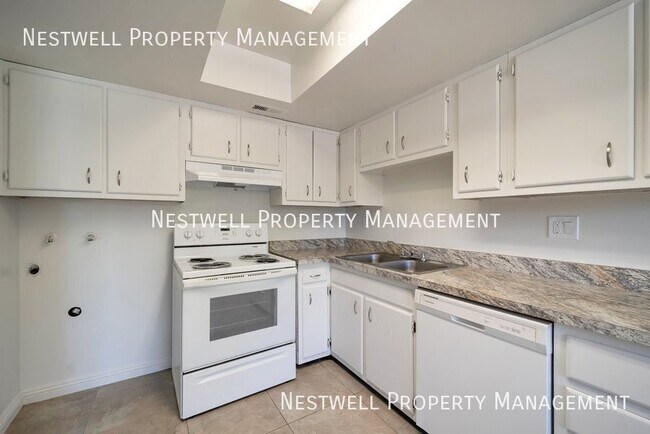 Foto del edificio - 8455 S Westridge St