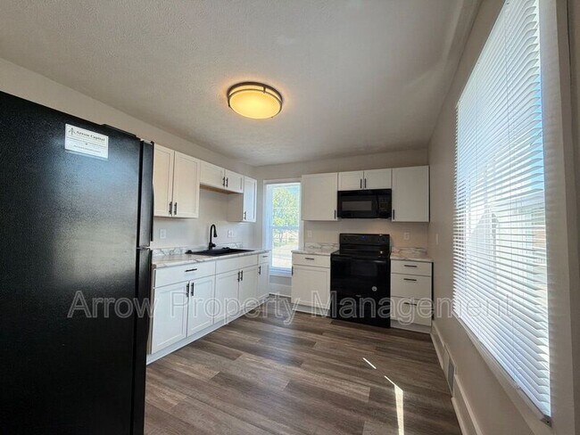 Building Photo - 926 A St