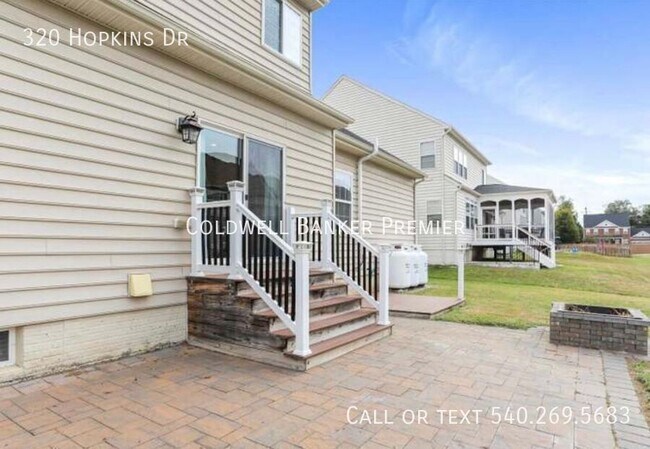 Foto del edificio - 320 Hopkins Dr