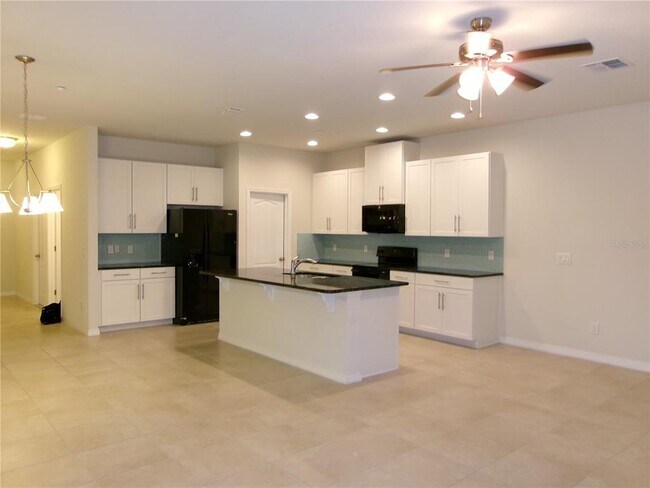Foto del edificio - 7527 Aloma Pines Ct