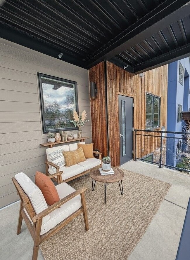 Building Photo - The Lake