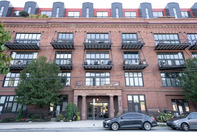 Foto del edificio - 600 Broadway Ave NW