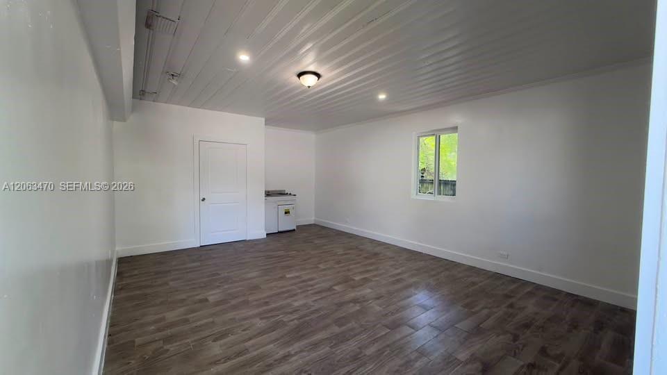 Building Photo - 670 NE 166th St