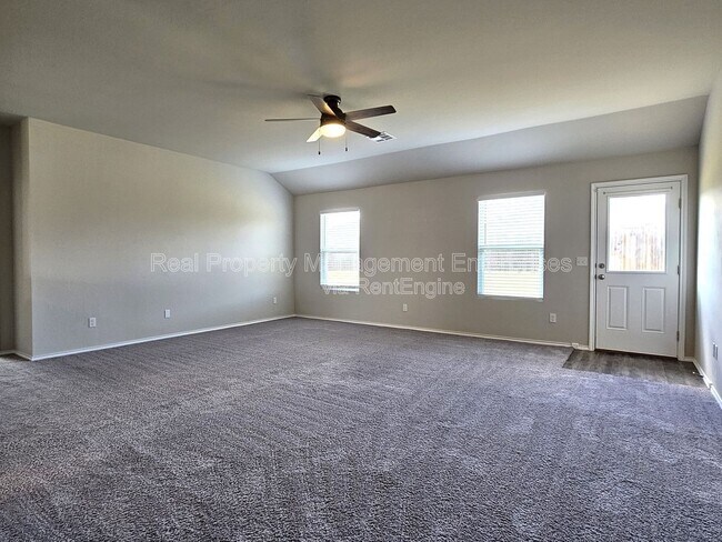 Building Photo - 319 Waterside Dr