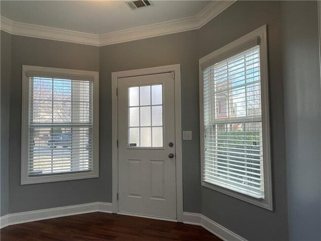 Building Photo - 2026 Barberry Dr
