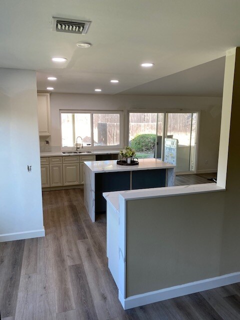 Foto del edificio - 3055 Shade Tree Ln