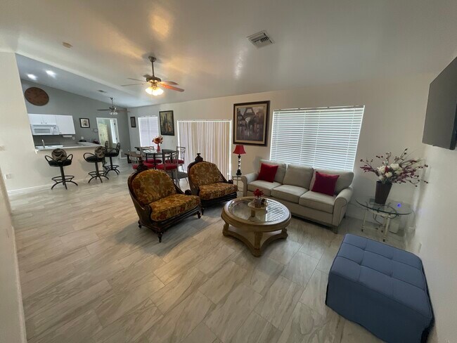 Building Photo - 929 Bolivia Dr