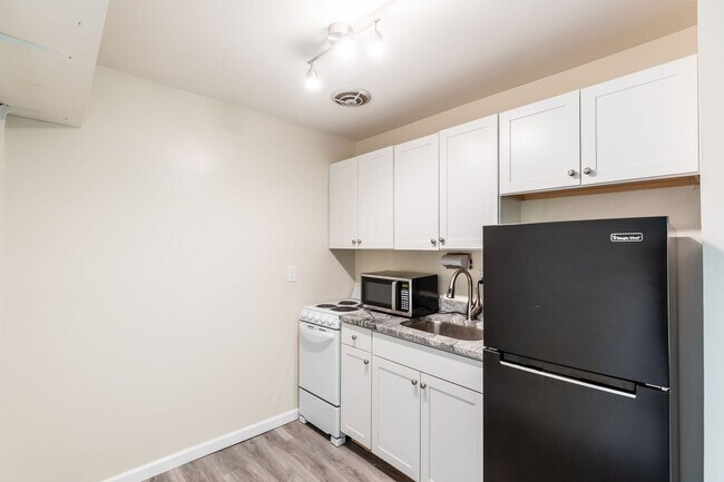 Building Photo - 5634 Macey Ave