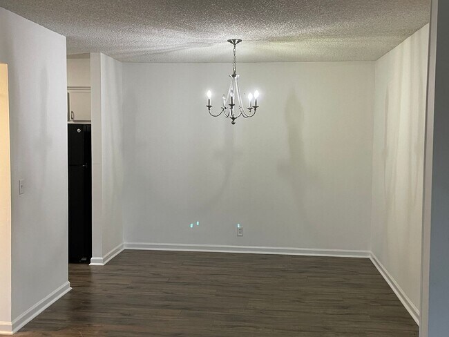 Foto del edificio - Awesome 2 Bedroom Condo Near the River!