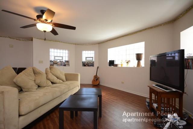 Primary Photo - 3022 W Addison St