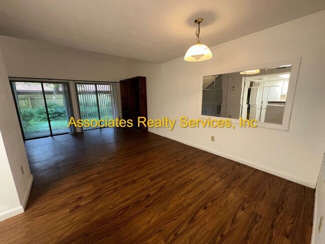 Building Photo - Charming 2 Bedroom, 2 Bath Home Near Veteran’s Park – A Must See!