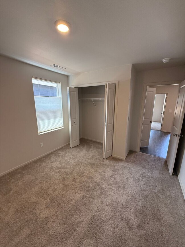 Foto del edificio - Beautiful 3 Bedroom 2 Bathroom Home Available Now