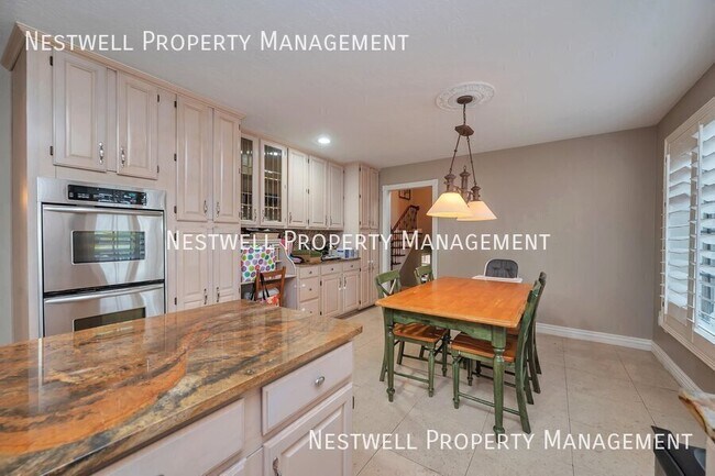 Foto del edificio - Beautiful Updated 5-bed Home in Salt Lake ...