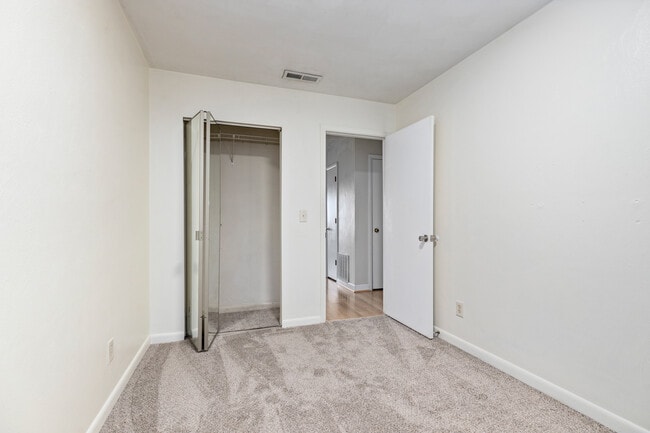 Foto del edificio - 1378 Bradley Drive