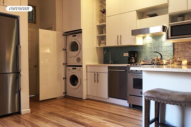 Foto del edificio - 105 W 77th St