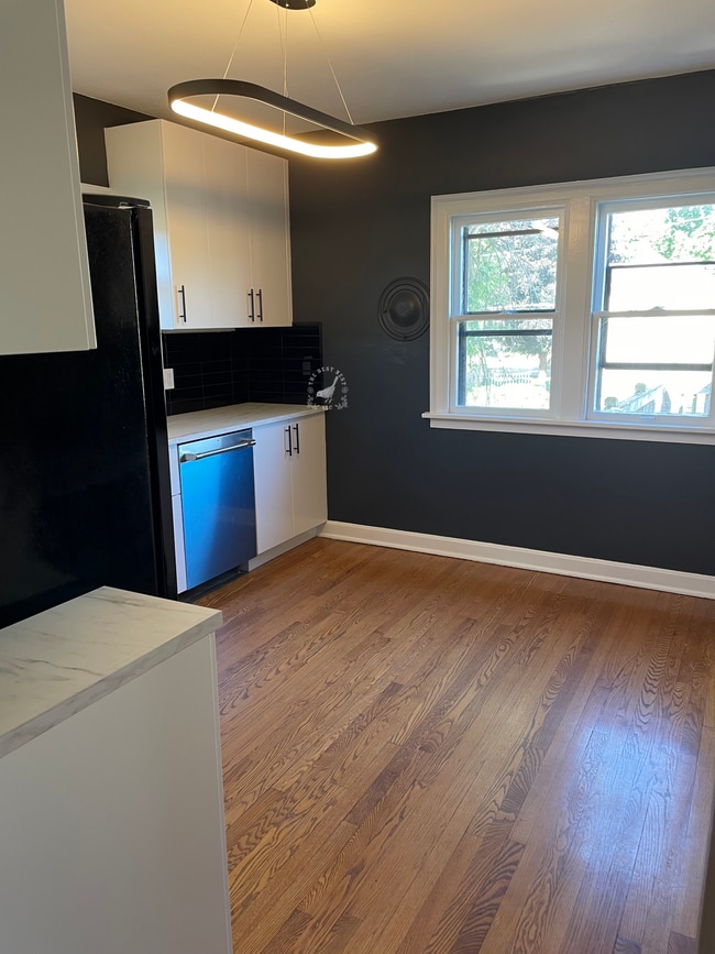 Building Photo - 1427 N Hawley Rd