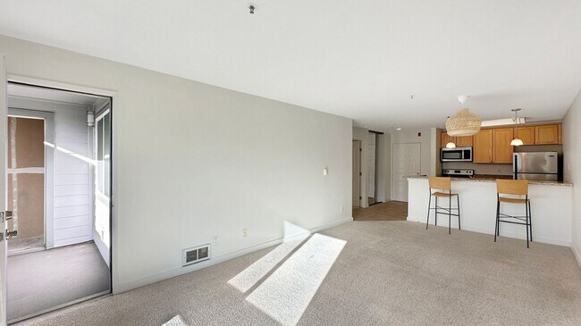 Foto del edificio - Sweet 1/1 condo with tons of amenities and a great location in Emeryville!