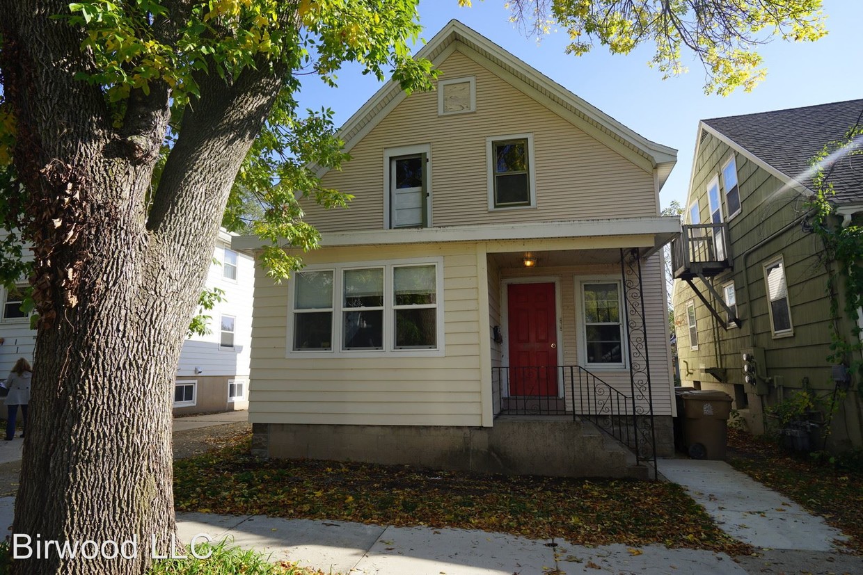 Primary Photo - 2117 Center Ave