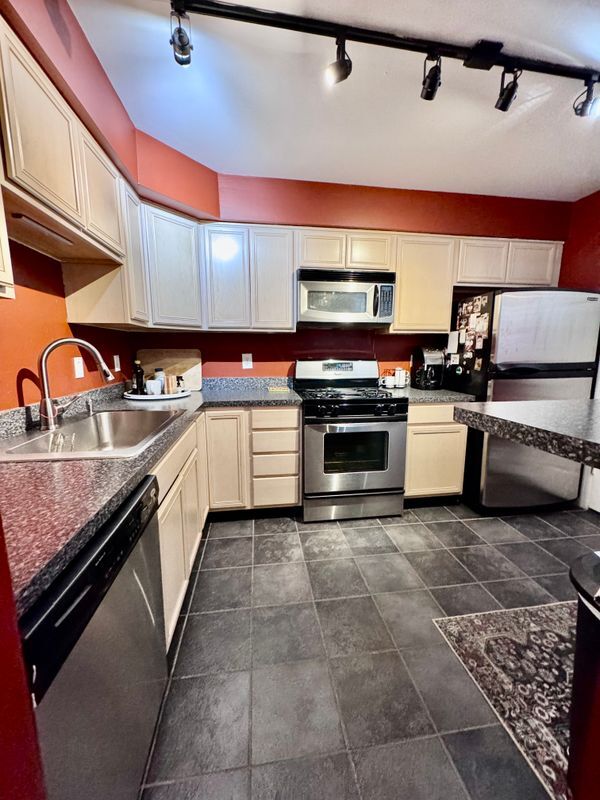 Building Photo - 308 Brookfield Dr