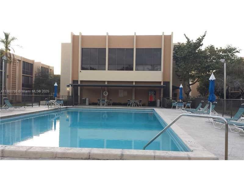 Foto principal - 8401 SW 107th Ave