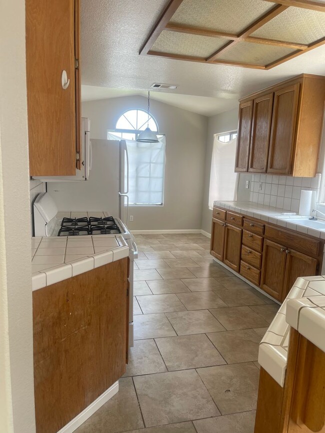 Building Photo - Charming 3-Bedroom, 2-Bathroom Home for Re...