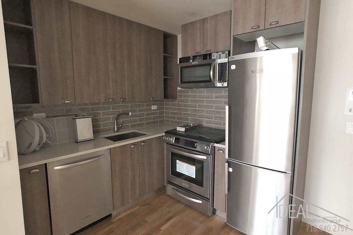 Primary Photo - 225 Broadway