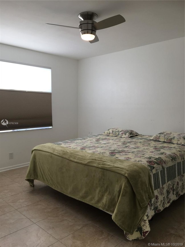 Building Photo - 561  Racquet Club Rd  22 Weston Fl 33326