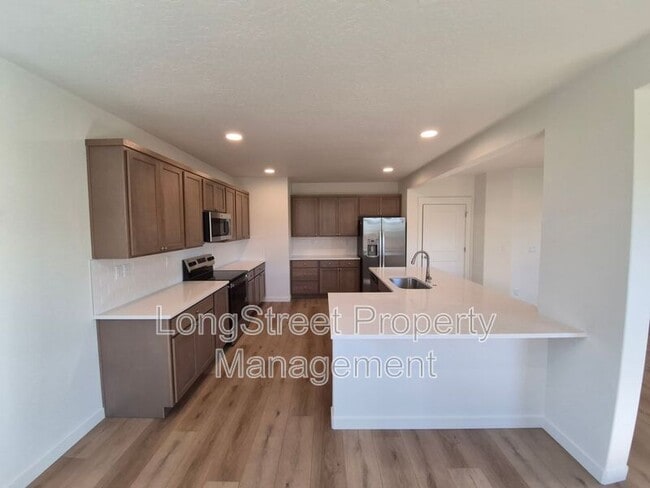 Foto del edificio - 4694 Finch St