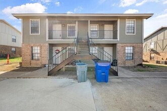 Building Photo - 606 Kings Way Dr