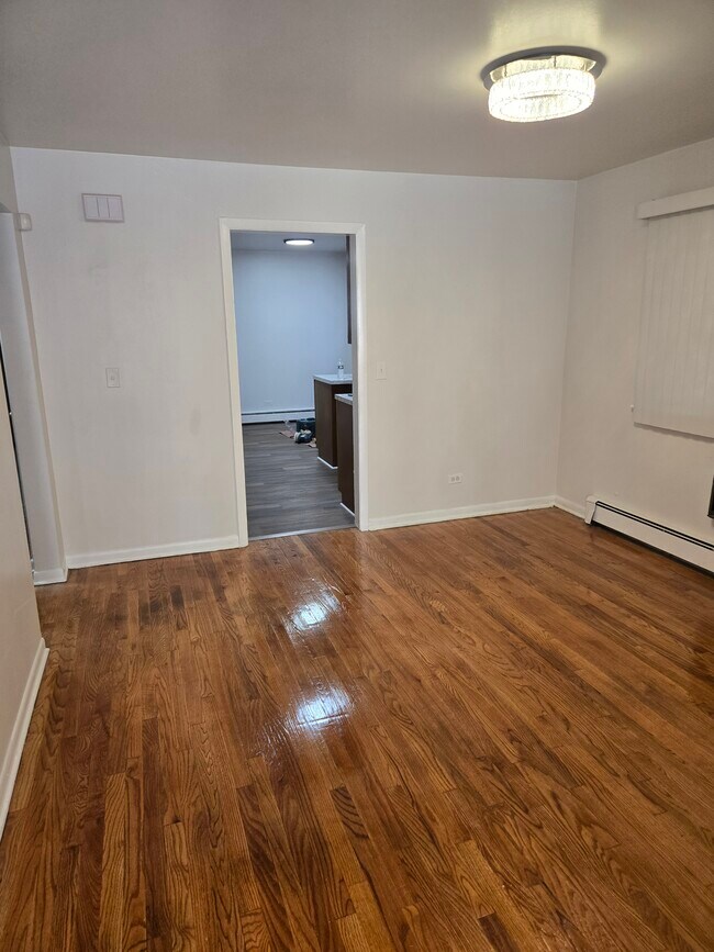 Comedor - 7529 N. Oakley Ave.