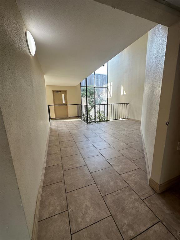 Building Photo - 206 Plaza Verde Dr