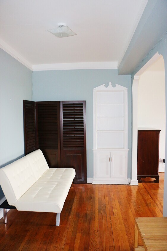 Large Foyer - 2835 Bedford Ave