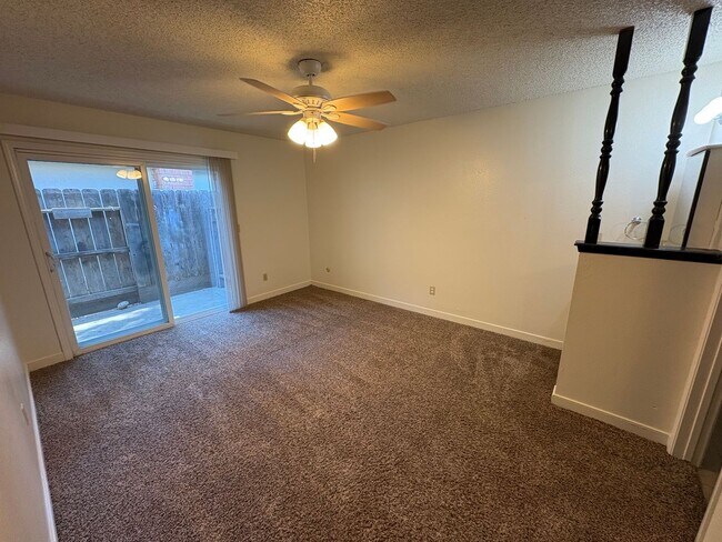 Foto del edificio - Move in ready apartment available now!