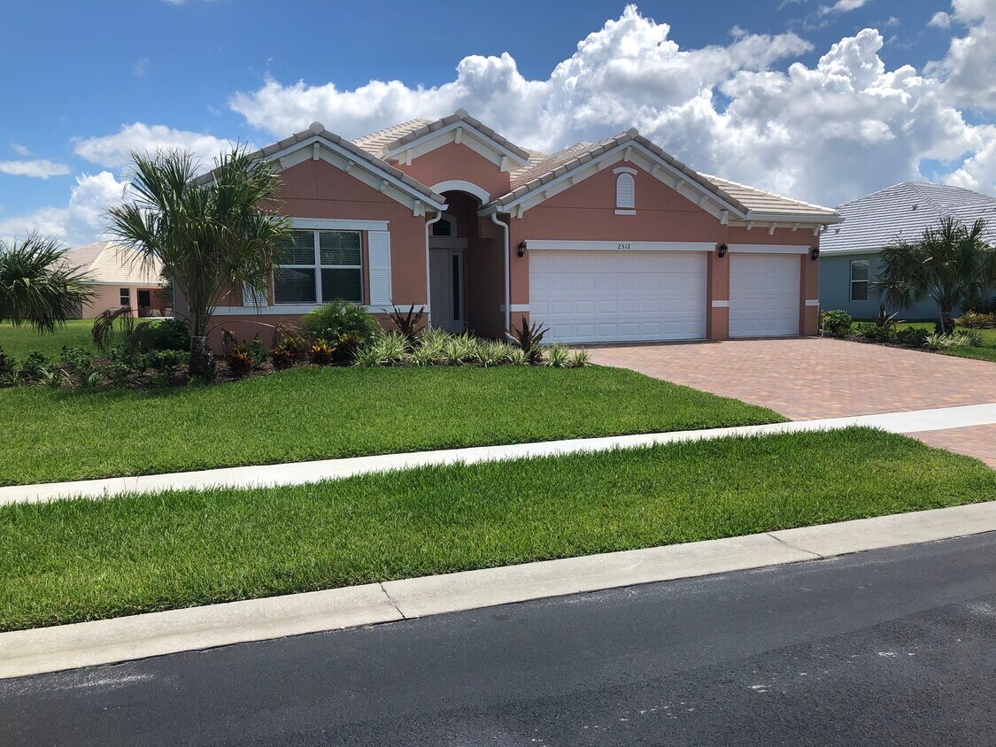Foto principal - 2512 St Lucia Cir