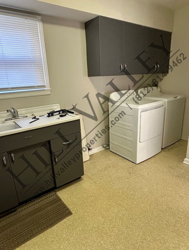 Building Photo - Two Bedroom Home - East