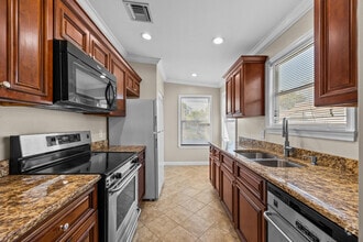 Building Photo - 11905 Sturbridge Ln