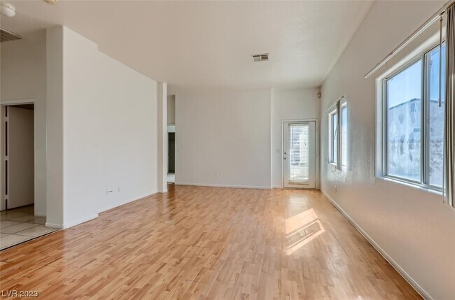 Building Photo - 1679 Marion Bennet Dr