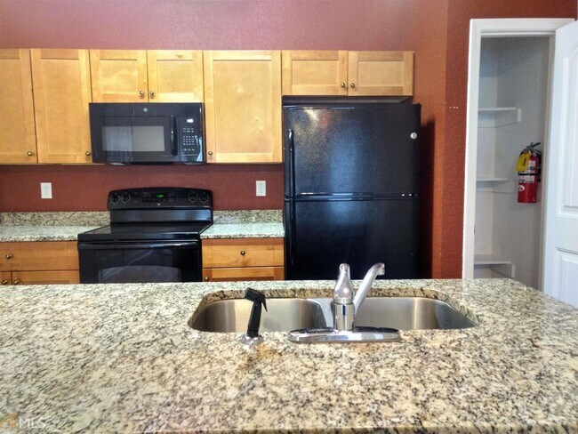 Foto del edificio - 300 Lanier Rd