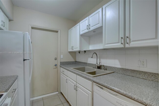 Foto del edificio - 2424 SE 17th St