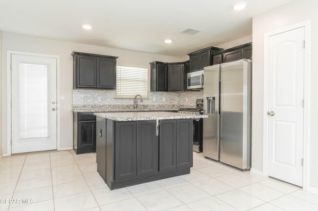 Foto del edificio - 14465 Mariam Hanna St