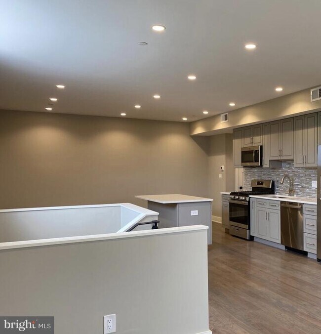 Building Photo - 1701 Trinidad Ave NE